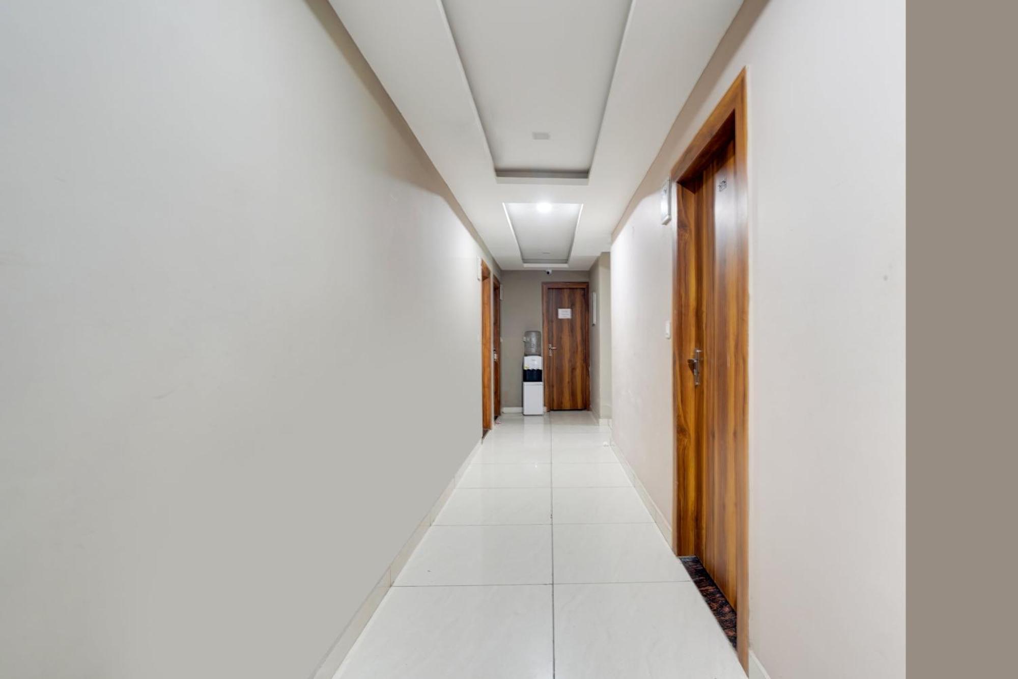 Super Townhouse Tapovan Kültér fotó