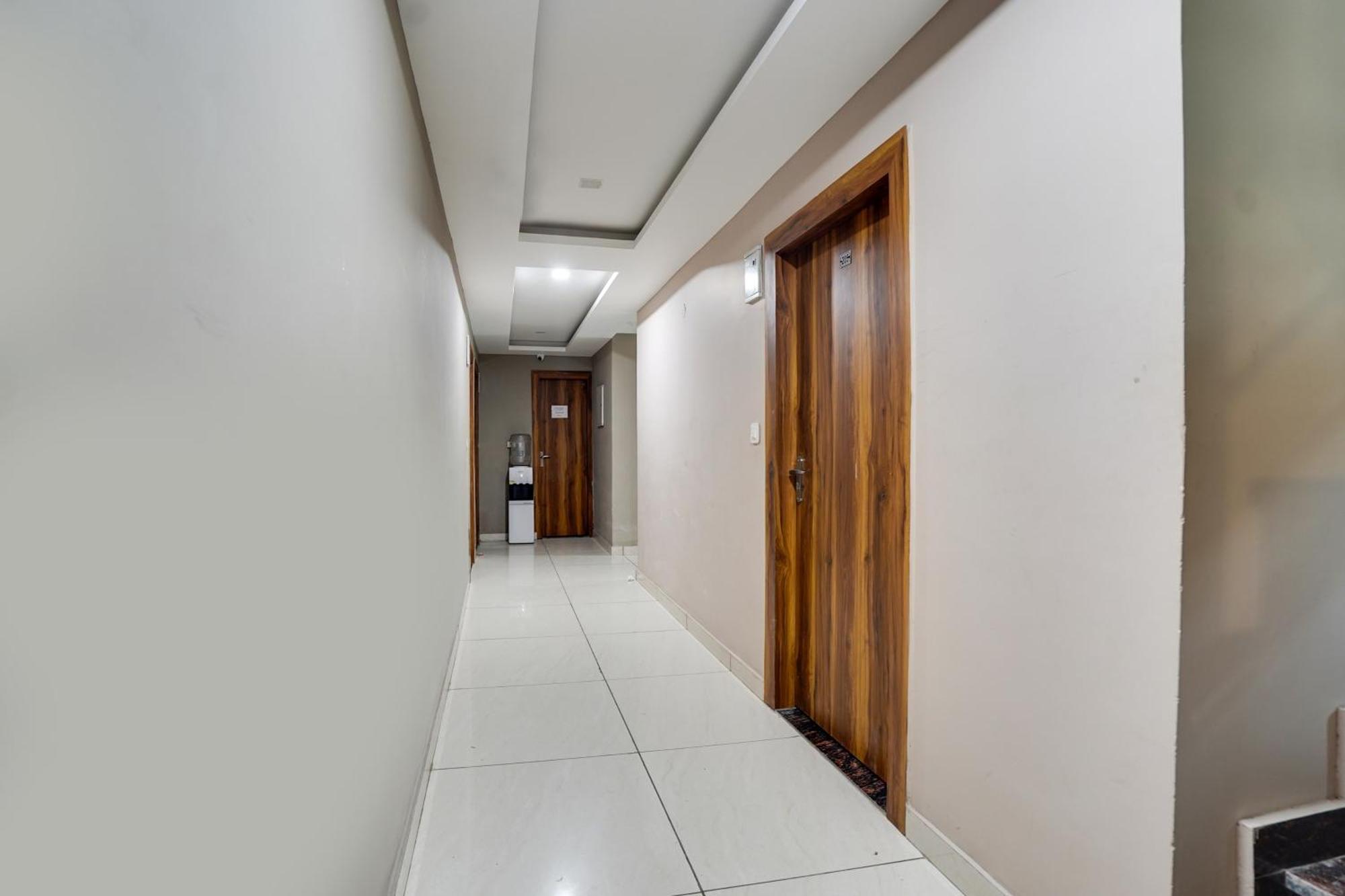 Super Townhouse Tapovan Kültér fotó