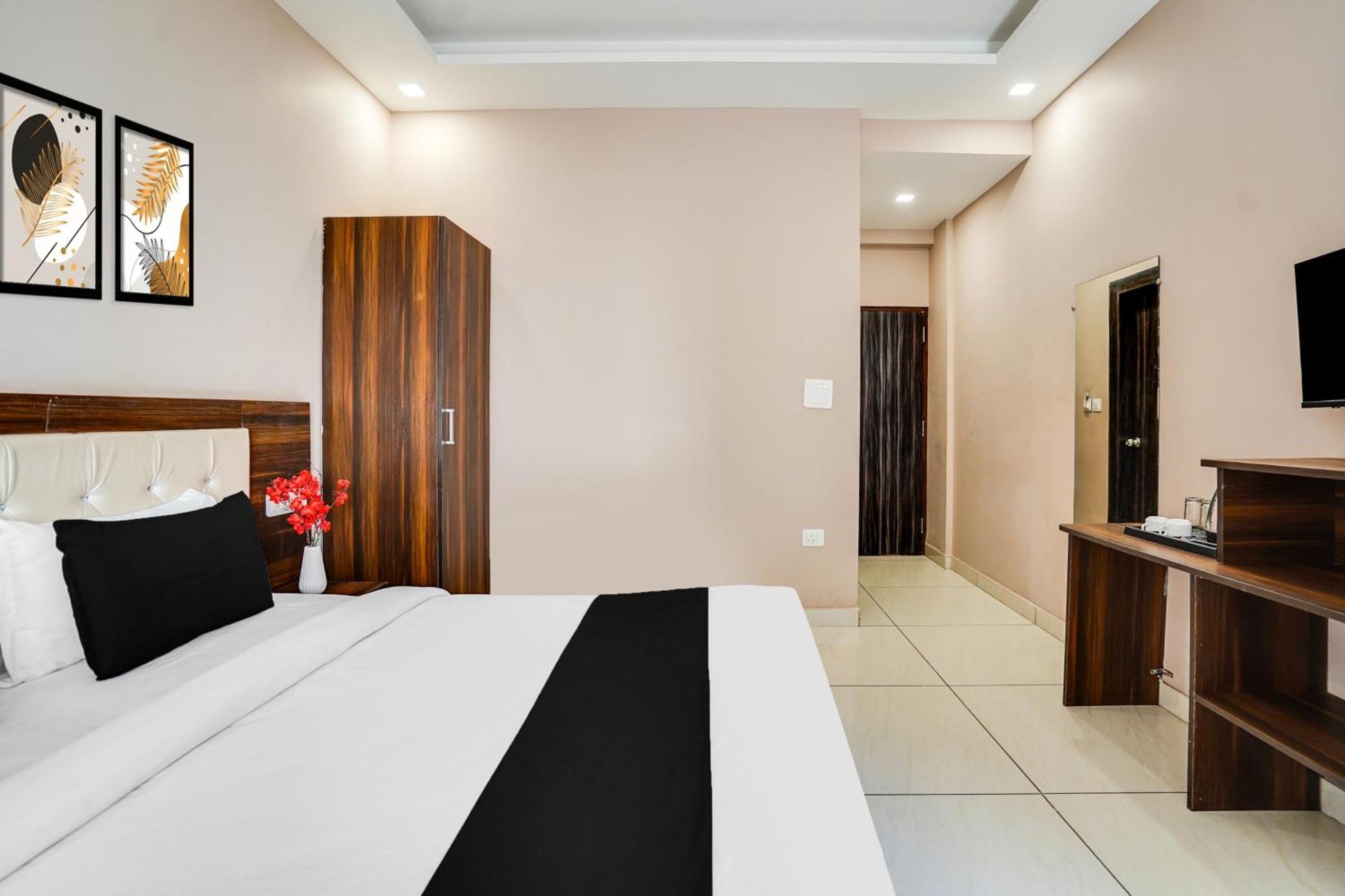 Super Townhouse Tapovan Kültér fotó